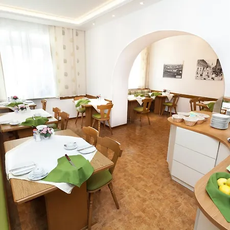 Gaestehaus Ferk - Fruehstueckspension, 2*