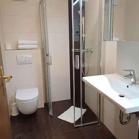 بيت ضيافة Gaestehaus Ferk - Fruehstueckspension, 3*