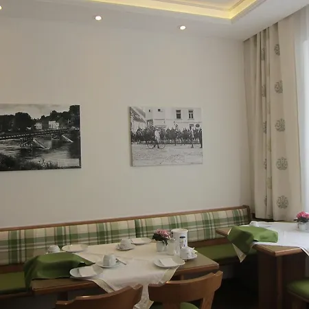 Gaestehaus Ferk - Fruehstueckspension, 게스트하우스 바트래드커스스부르크