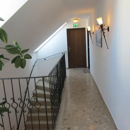 ゲストハウス Gaestehaus Ferk - Fruehstueckspension, 2*