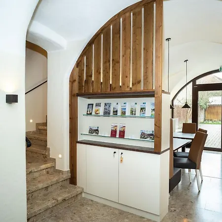 Gaestehaus Ferk - Fruehstueckspension, 招待所 4*