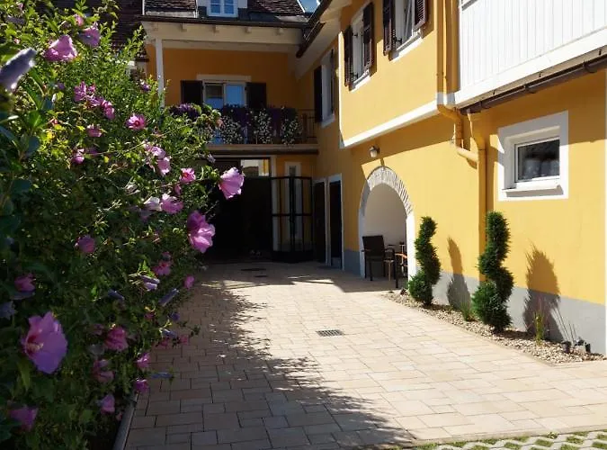 Gaestehaus Ferk - Fruehstueckspension, Bed & Breakfast